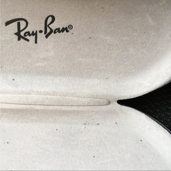 Ray-Ban Hard Clam Shell Glasses Sunglasses Case In Black Used with FLAWS - Picture 4 of 7